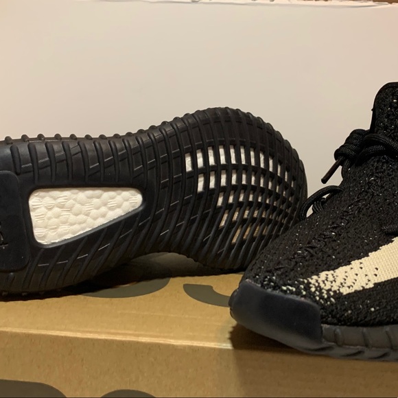 Yeezy 350 v2 Oreos - Picture 3 of 7